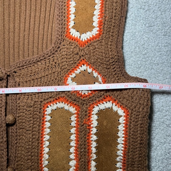 True Vintage Retro 70s Leather Patch Crochet Knit Vest by Aware Size Large - Picture 4 of 5